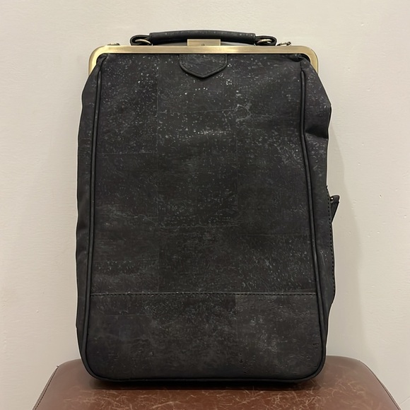 Laflore Paris Bobobark Convertible 3-in-1 Backpack - Picture 2 of 8